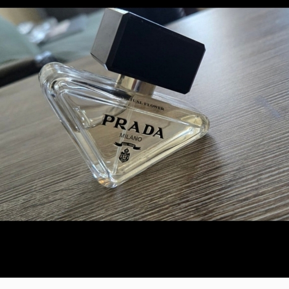 Prada Paradoxe Virtual Flower Eau de Parfum 1 oz/30 ml. - Picture 2 of 6